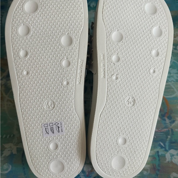 Barney's NY Women's White Leather W/ Chain Detail Slides - NEW - Picture 7 of 8